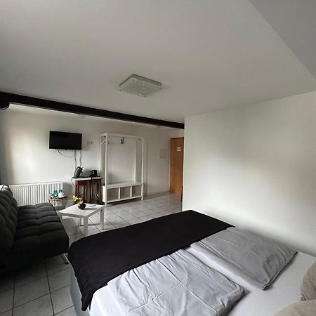 Mikroapartments Klarenthal Saarbrücken Buitenkant foto