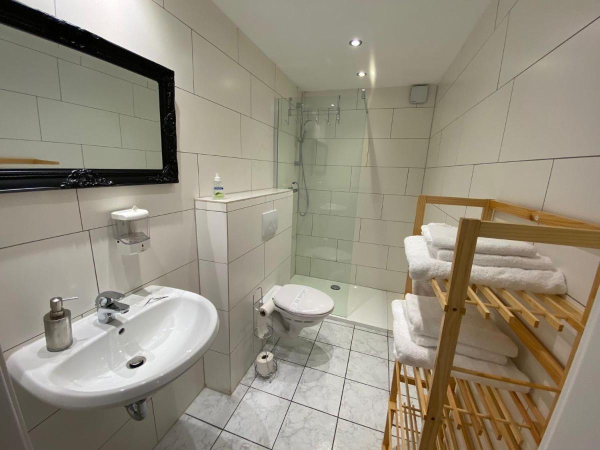 Mikroapartments Klarenthal Saarbrücken Buitenkant foto