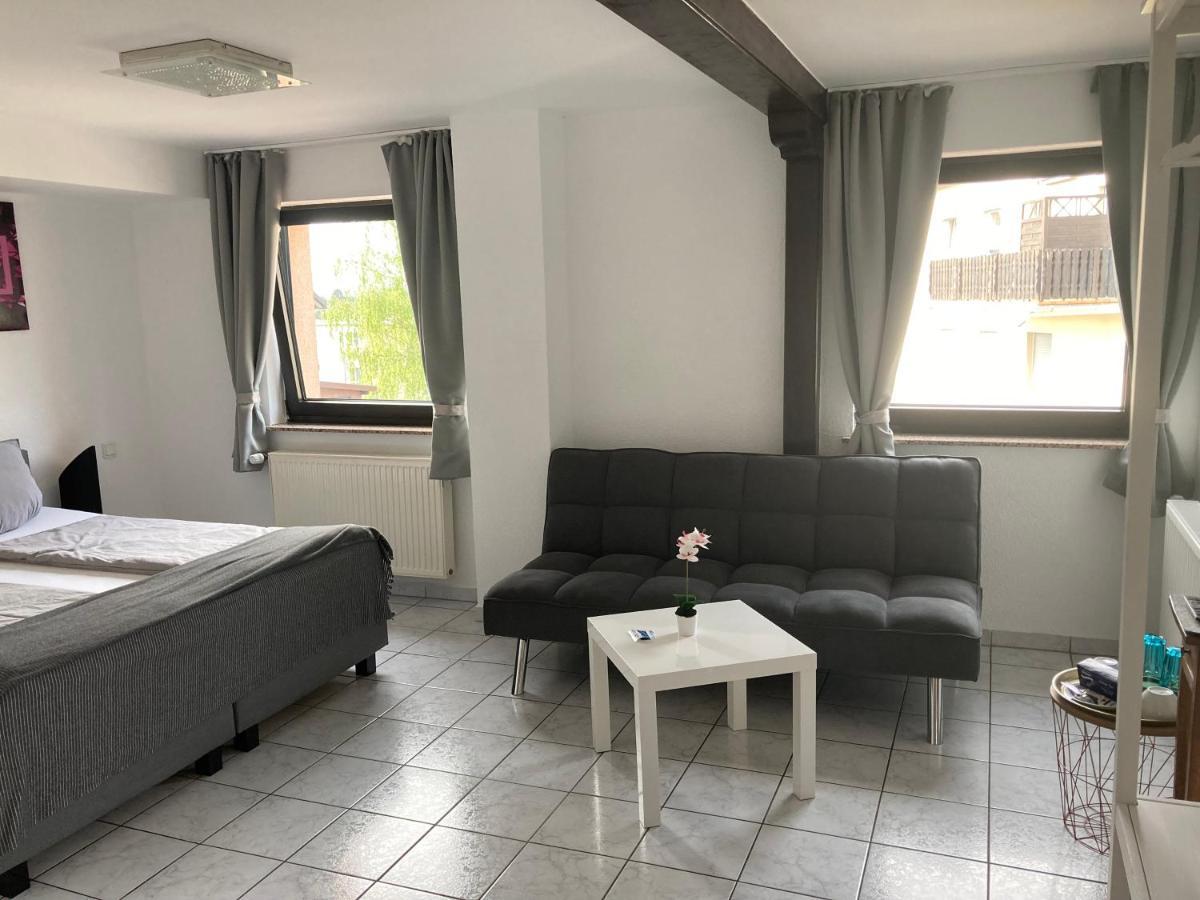 Mikroapartments Klarenthal Saarbrücken Buitenkant foto