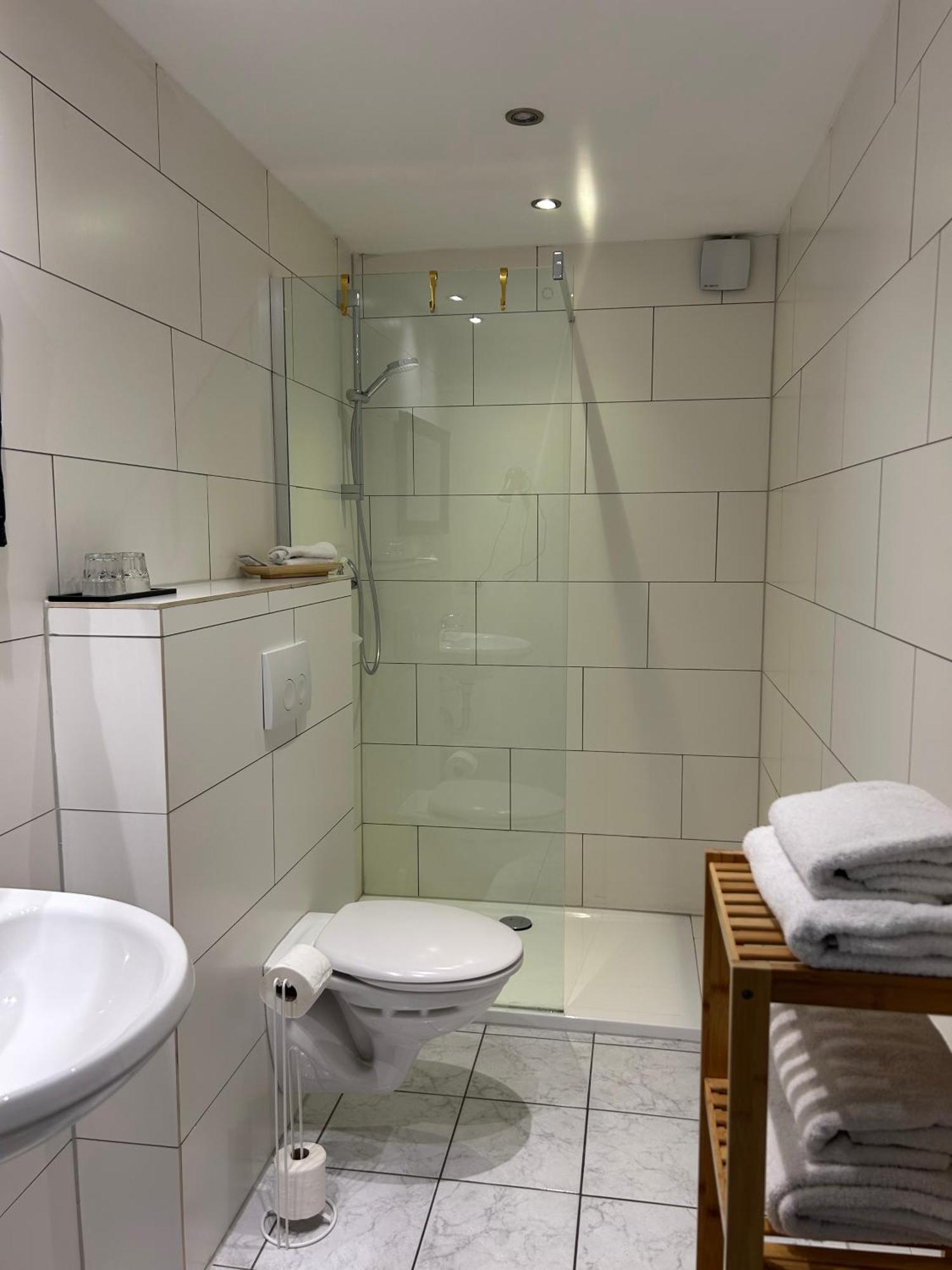 Mikroapartments Klarenthal Saarbrücken Buitenkant foto