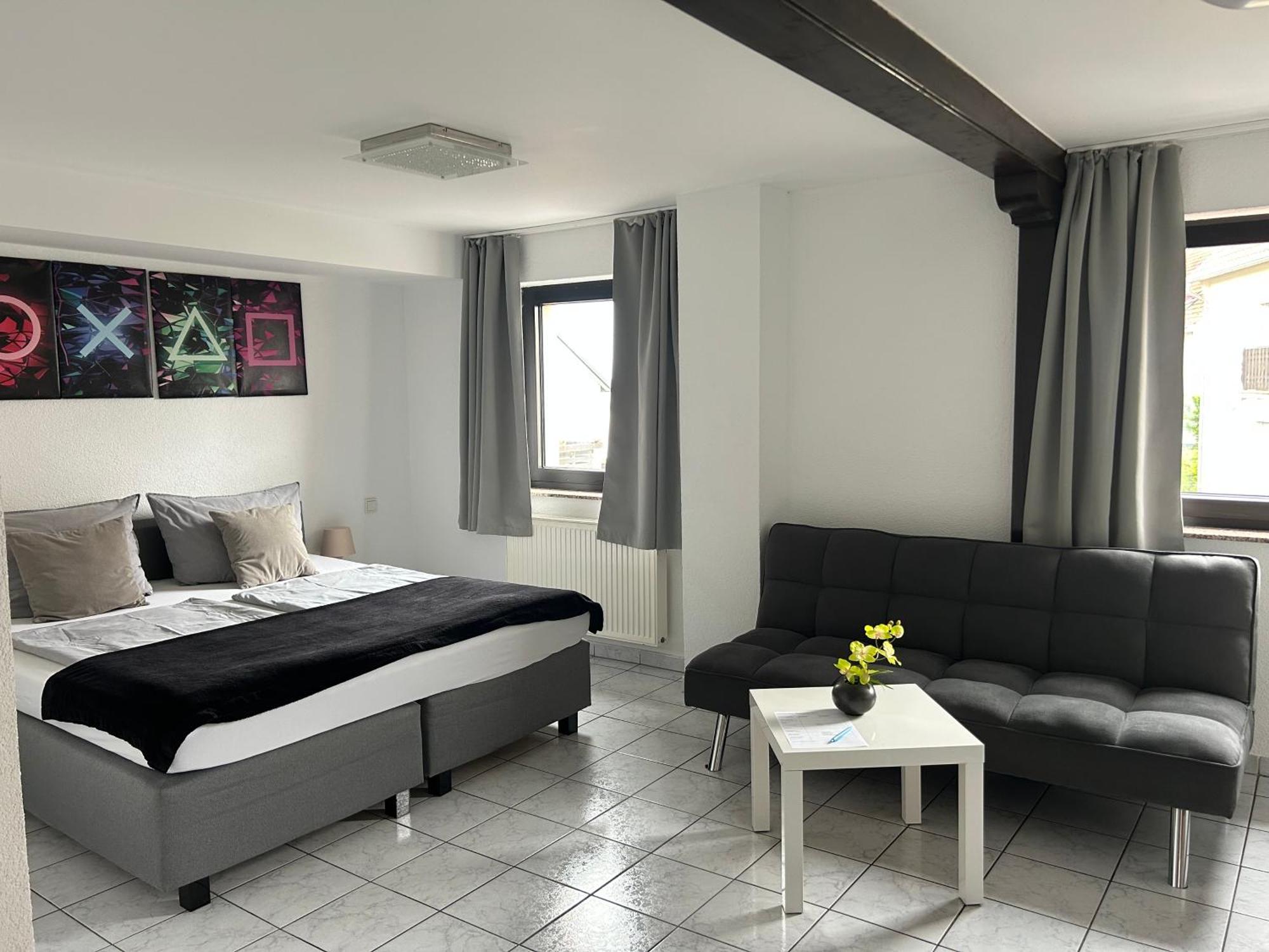 Mikroapartments Klarenthal Saarbrücken Buitenkant foto