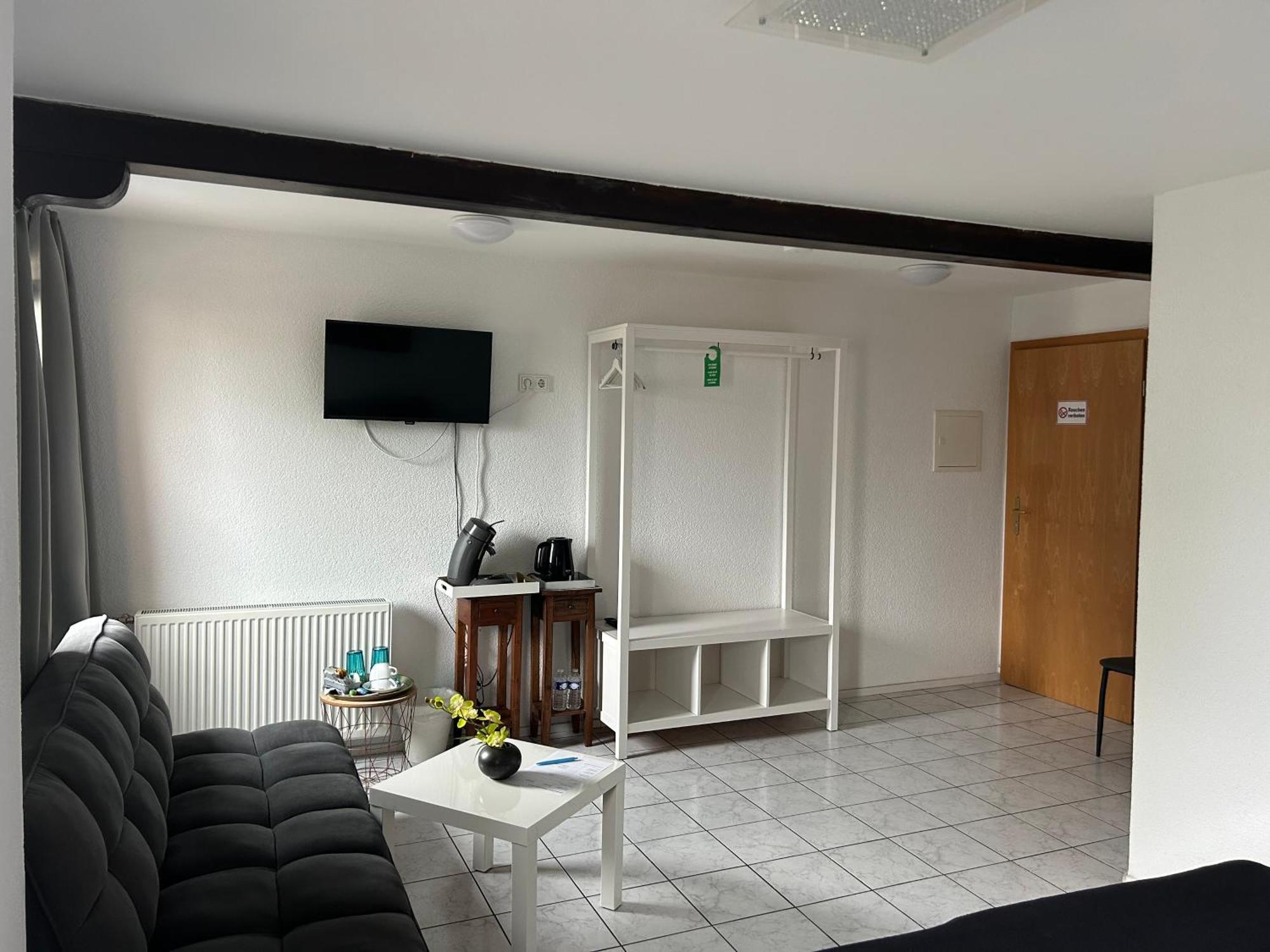 Mikroapartments Klarenthal Saarbrücken Buitenkant foto